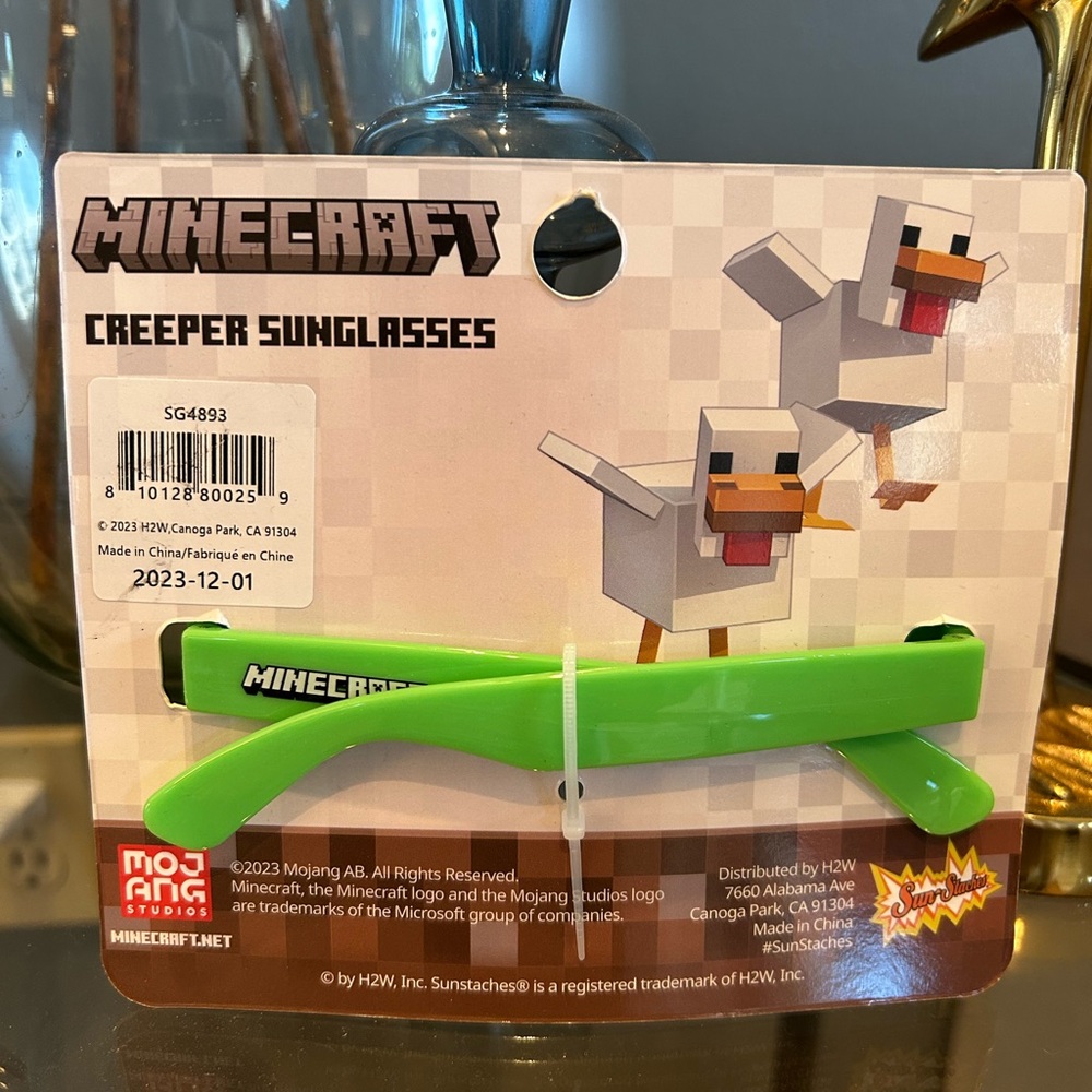 Minecraft Creeper Sunglasses - Picture 2 of 2
